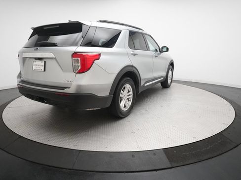 Used 2023 Ford Explorer XLT w/ Class IV Trailer Tow Package AWD/4WD image 34