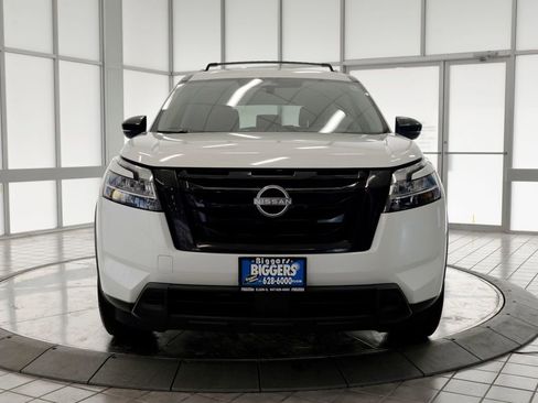 Used 2022 Nissan Pathfinder SV image 3