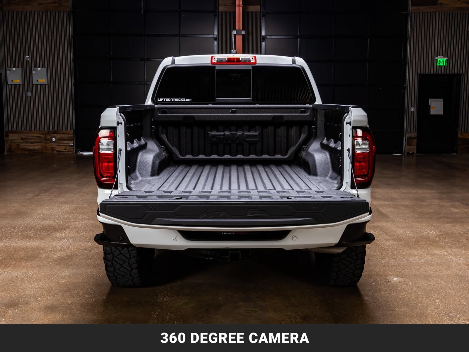 Used 2024 GMC Canyon AT4 w/ AT4 Premium Package AWD/4WD image 8