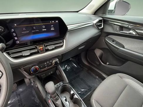 Used 2025 Chevrolet TrailBlazer LT AWD/4WD image 23