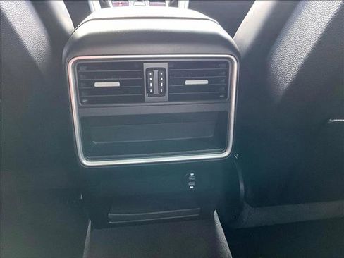 Used 2021 Porsche Cayenne Coupe image 25