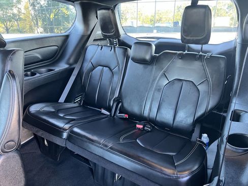 Used 2023 Chrysler Pacifica Touring-L w/ S Appearance Package image 36