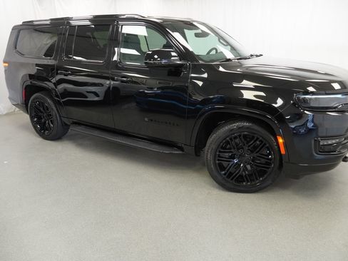 Used 2024 Jeep Wagoneer L Series II AWD/4WD image 7
