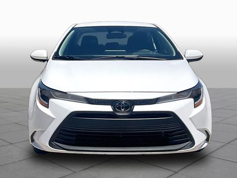 Used 2025 Toyota Corolla LE FWD image 4