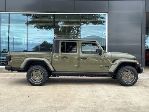 New 2026 Jeep Gladiator Sport AWD/4WD image 2