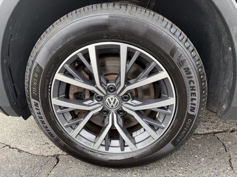 Used 2020 Volkswagen Tiguan SE w/ Panoramic Sunroof Package image 11