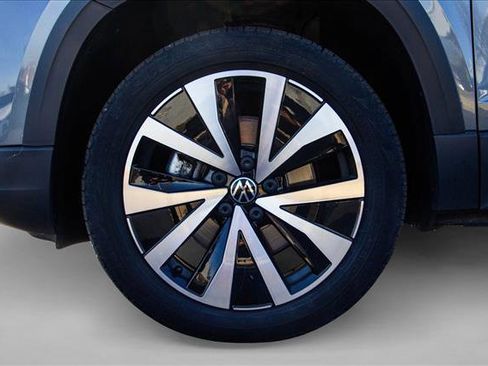 Used 2022 Volkswagen Taos SE image 9