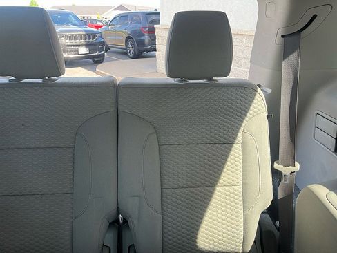 Used 2017 GMC Acadia SLE AWD/4WD image 21