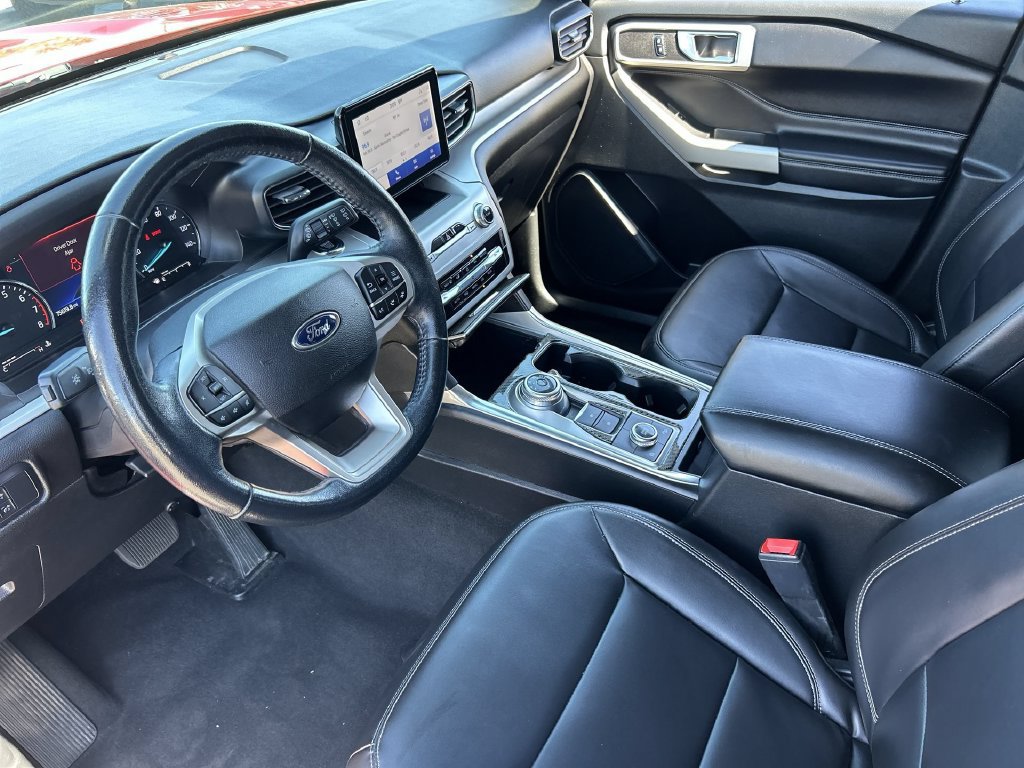 Used 2022 Ford Explorer XLT w/ Equipment Group 202A AWD/4WD image 10
