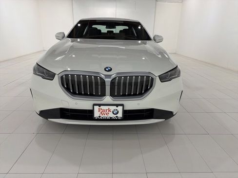 Used 2024 BMW 530i xDrive w/ Premium Package image 8