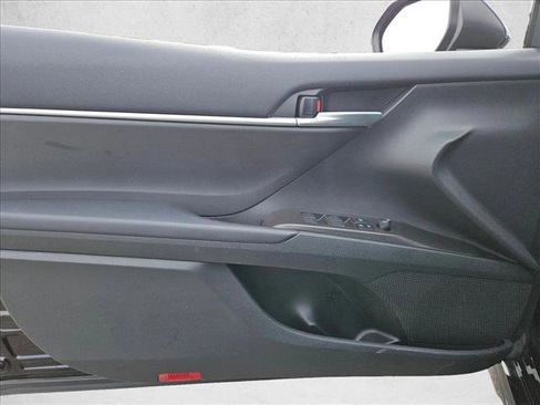 Used 2022 Toyota Camry SE w/ Carpet Mat Package (TMS) image 9