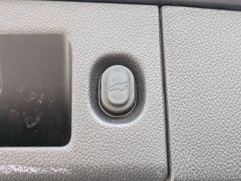 Used 2018 GMC Yukon SLE w/ SLE Value Package AWD/4WD image 15