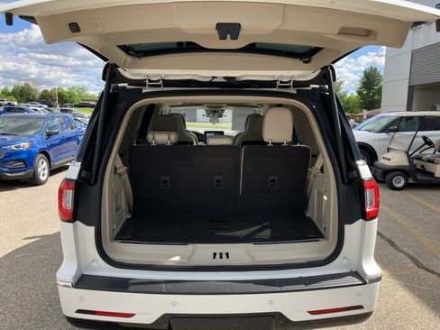 Used 2020 Lincoln Navigator Reserve w/ Luxury Package image 16