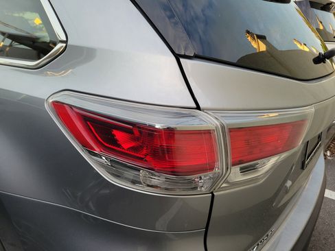 Used 2016 Toyota Highlander LE image 8