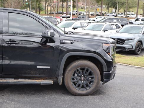 Used 2022 GMC Sierra 1500 Elevation w/ Elevation Premium Package image 6