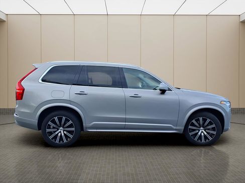 Used 2023 Volvo XC90 B5 Core image 23