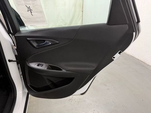 Used 2018 Chevrolet Malibu LT FWD image 12