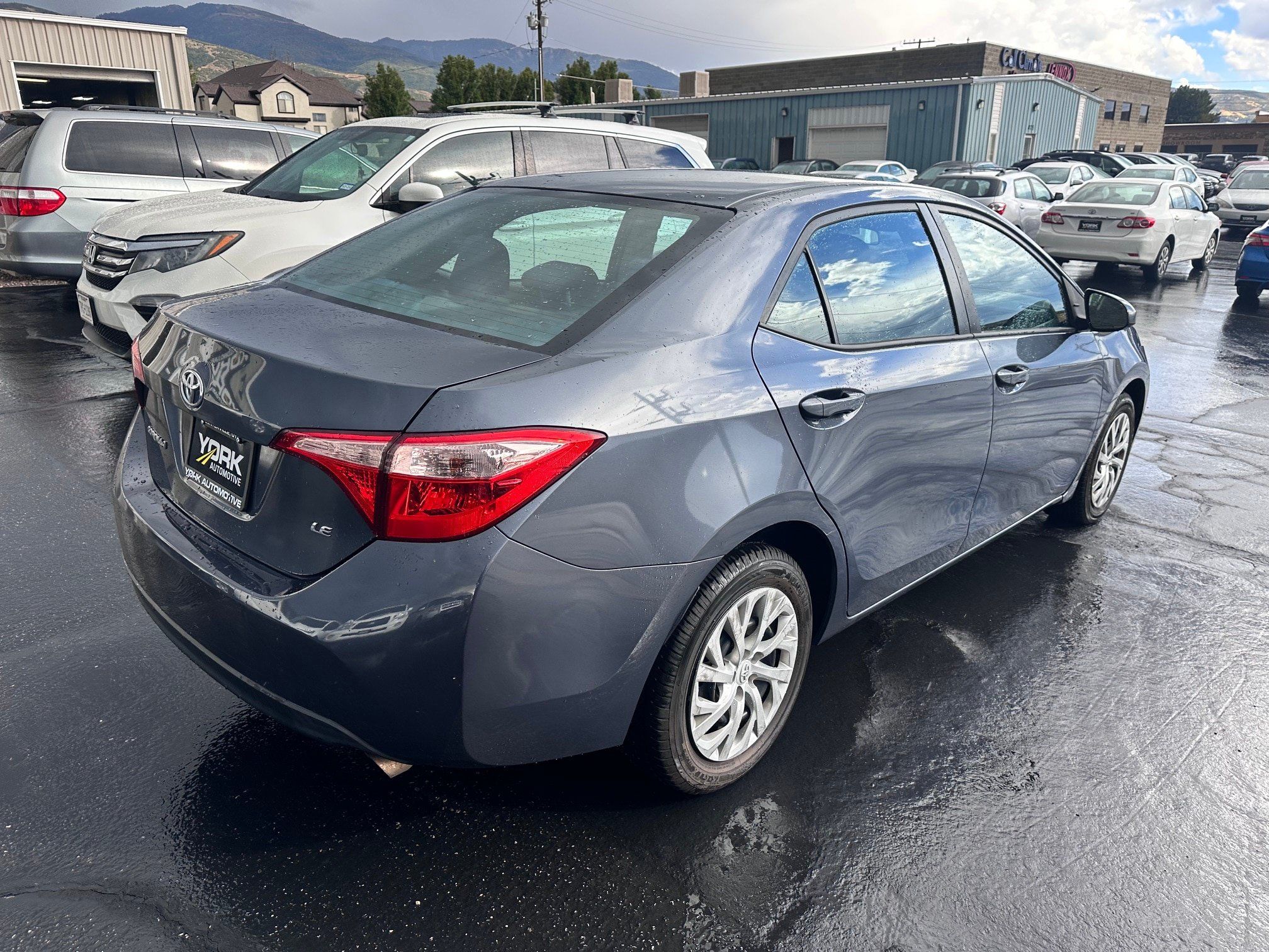 Used 2017 Toyota Corolla LE FWD image 3