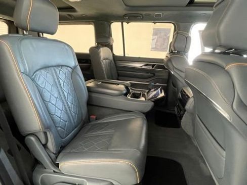 Used 2023 Jeep Grand Wagoneer Series III AWD/4WD image 48