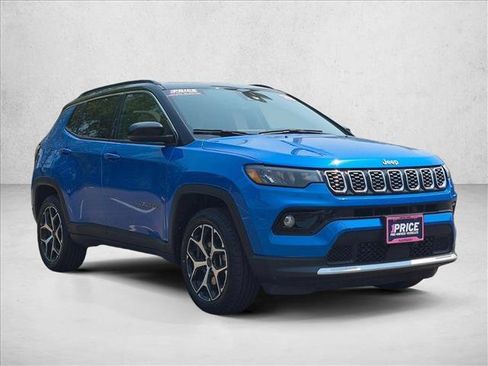 Used 2025 Jeep Compass Limited AWD/4WD image 3