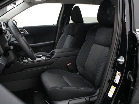 New 2026 Mitsubishi Outlander ES image 7