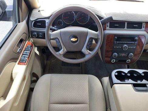 Used 2011 Chevrolet Suburban LS RWD image 19