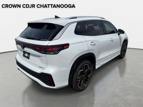 Used 2025 Volkswagen Tiguan SEL R-Line AWD/4WD image 6
