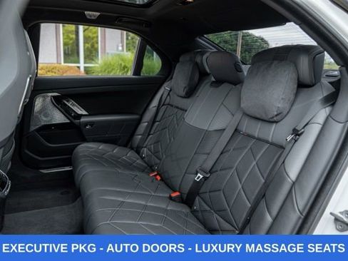 Used 2023 BMW i7 xDrive60 w/ Executive Package 2 AWD/4WD image 40