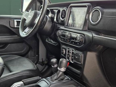 Used 2019 Jeep Wrangler Unlimited Sahara image 33