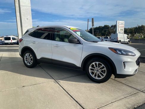 Used 2022 Ford Escape SE image 11