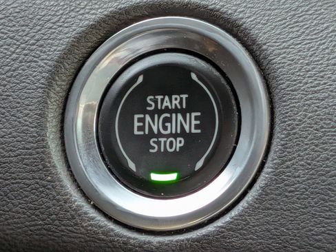 Used 2021 Cadillac Escalade Premium Luxury RWD image 34