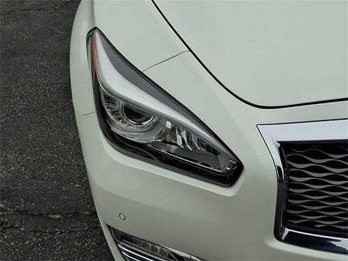 Used 2016 INFINITI Q70 3.7 image 9