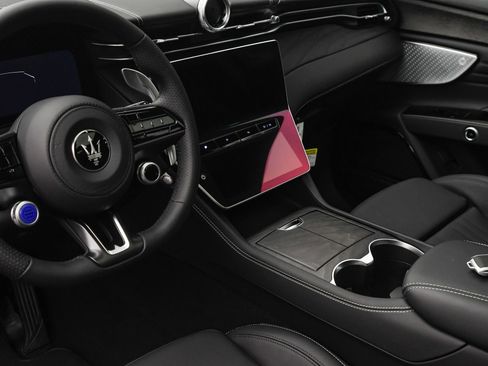 New 2025 Maserati Grecale GT image 34