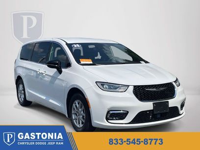 Certified 2025 Chrysler Pacifica Select