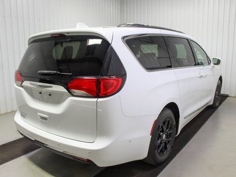 Used 2020 Chrysler Pacifica Touring-L w/ Advanced Safetytec Group image 6