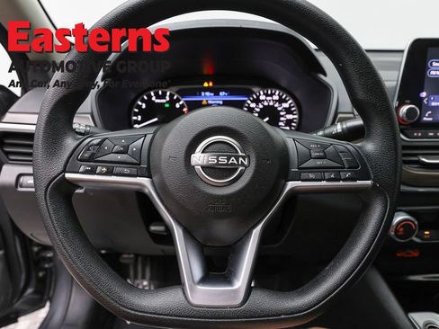 Used 2024 Nissan Altima 2.5 SV FWD image 10