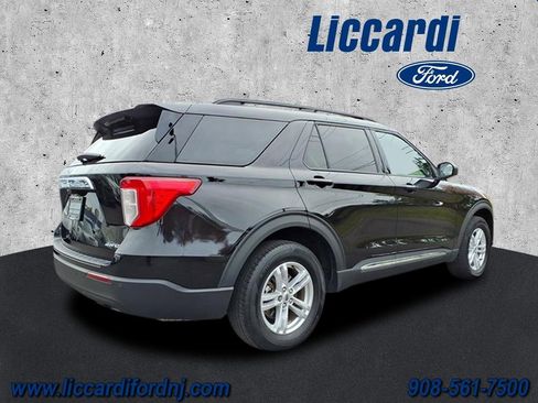 Used 2023 Ford Explorer XLT image 2