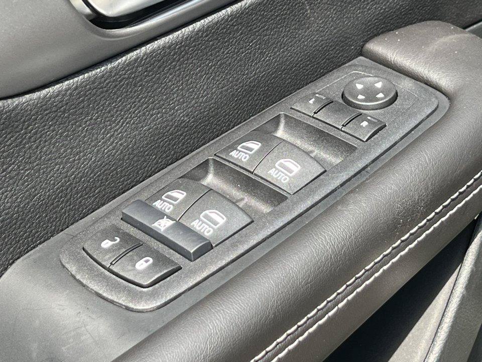 New 2027 Chrysler Pacifica Select FWD image 14