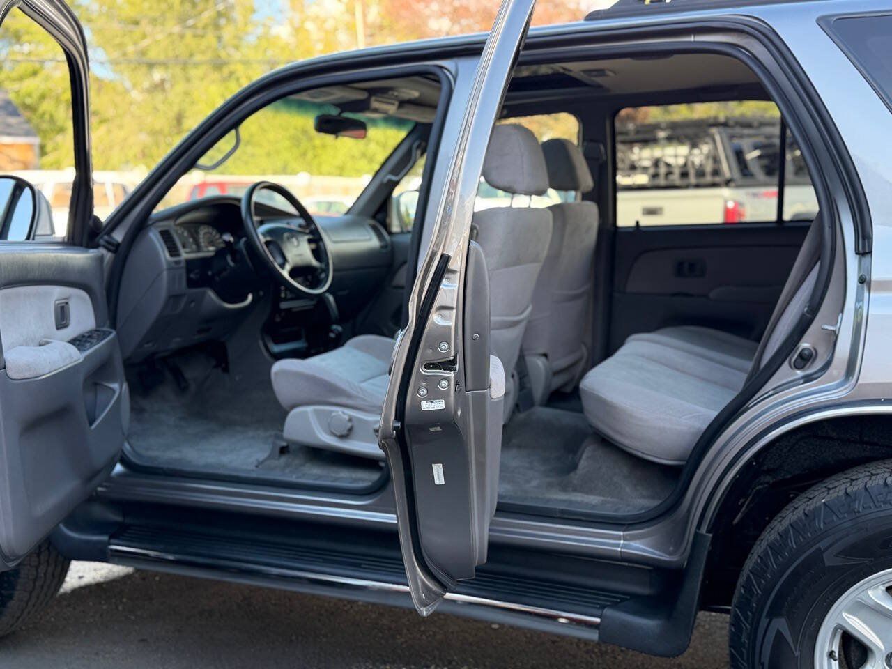 Used 2002 Toyota 4Runner SR5 AWD/4WD image 85