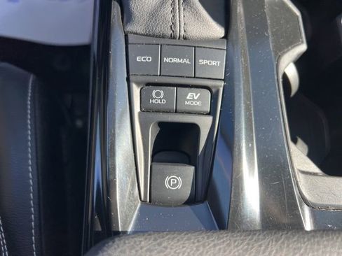 Used 2025 Toyota Camry SE image 23