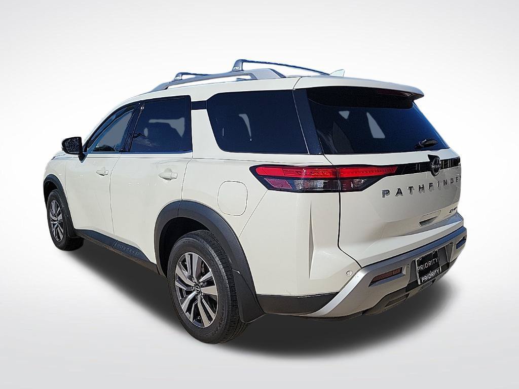Used 2023 Nissan Pathfinder SL AWD/4WD image 3