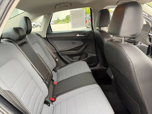 Used 2025 Volkswagen Jetta SE FWD image 31