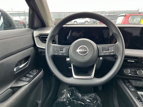 Used 2025 Nissan Kicks SV image 26