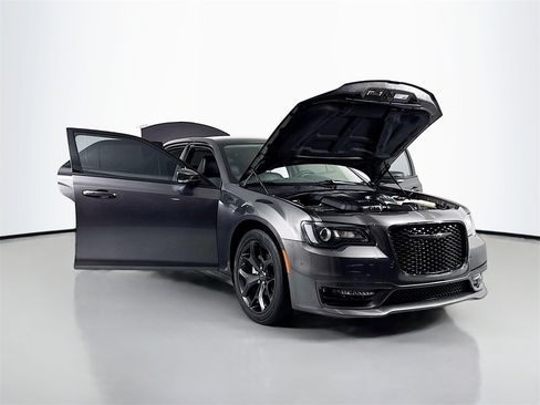 Used 2023 Chrysler 300 Touring L image 22