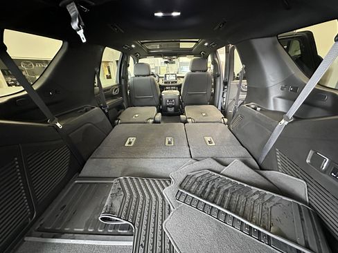 Used 2022 Chevrolet Tahoe LT w/ LT Signature Package image 14