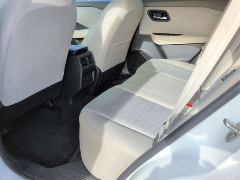 Used 2023 Nissan Rogue SV image 16