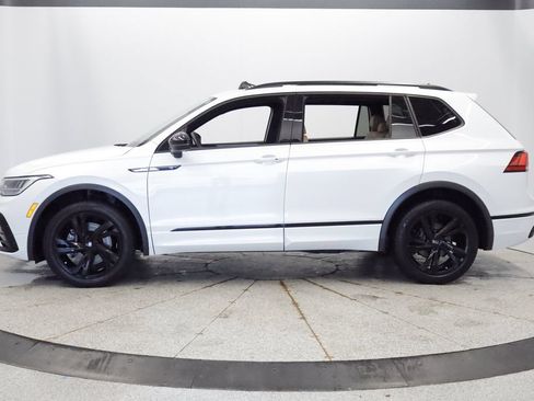 Used 2023 Volkswagen Tiguan SE R-Line FWD image 2