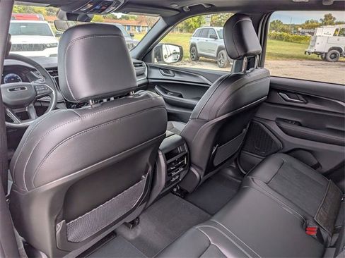 New 2025 Jeep Grand Cherokee Altitude image 26