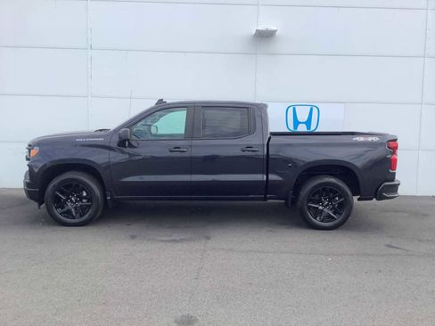 Used 2022 Chevrolet Silverado 1500 Custom image 2