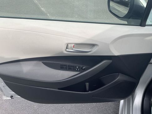 Used 2021 Toyota Corolla LE FWD image 11
